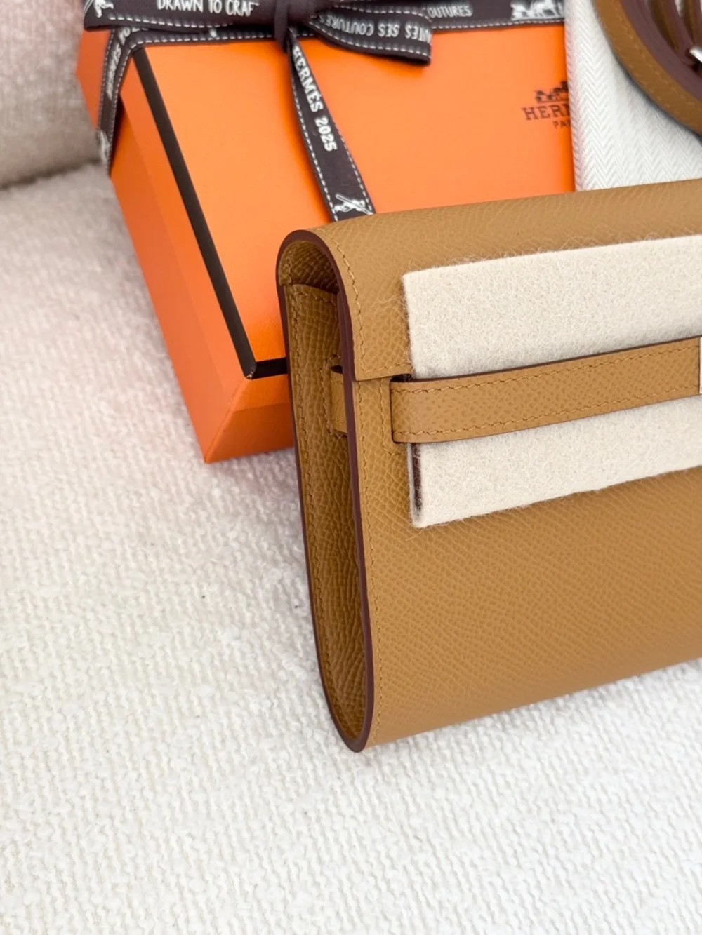 ✨NEW✨Hermes 2024 Epsom Leather Kelly Classique To Go Wallet - Sesame /  PHW - Picture 2 of 16
